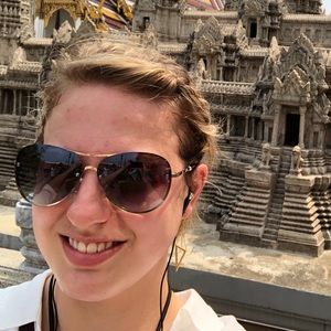 Meet your Posher, Caitlin